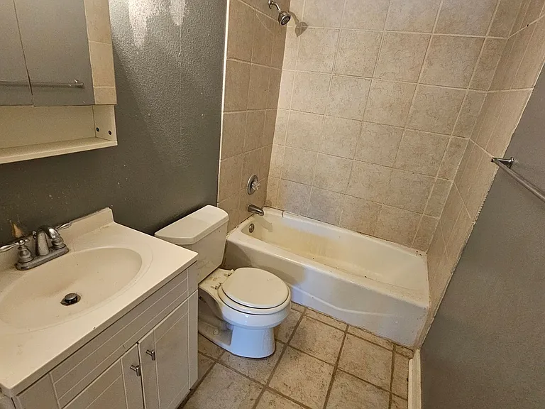 2620 N Elm St — Photo 23