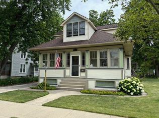 927 Logan Ave, Elgin, IL 60120