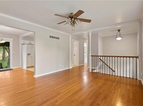 5th image of 4019 S Leslie St
