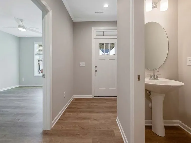 1712 Ballard Dr — Photo 4
