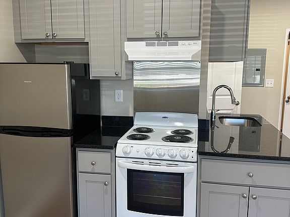 4th image of 1050 Hancock St #A6