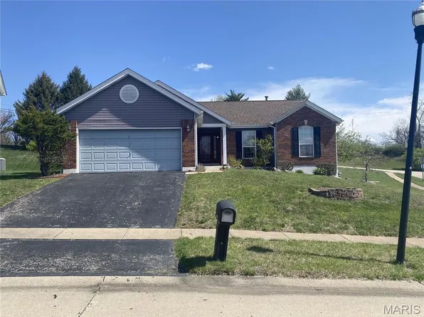 2132 Riding Spur Dr, Saint Louis, MO 63146