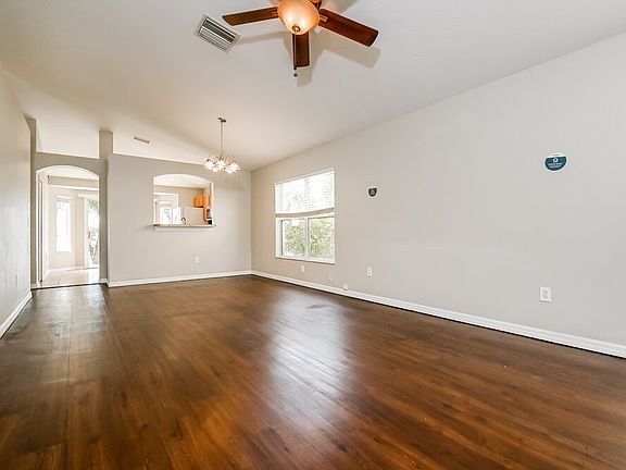 3rd image of 922 Seminole Sky Dr