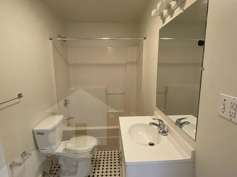 1210 Cambridge St — Photo 9