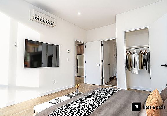 5th image of 627 Franklin Ave #401
