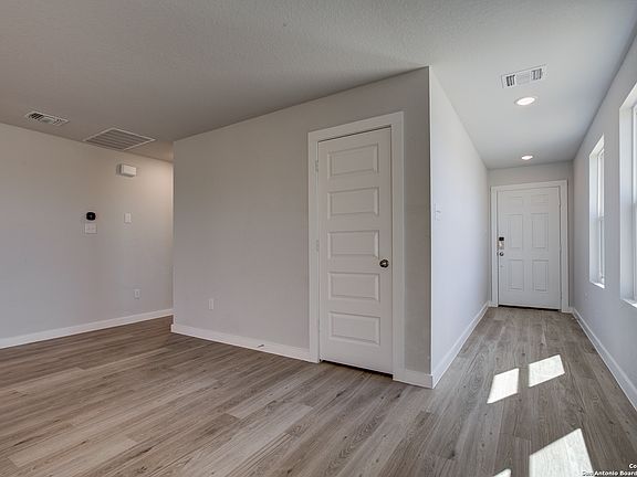 5th image of 5435 Franklin Hills