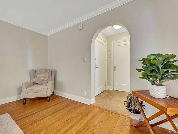 4th image of 36 Westview Avenue #1B
