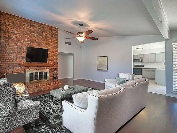 2nd image of 2806 White Gum Ln