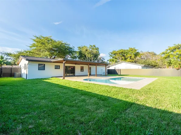 14515 Mahogany Ct, Miami Lakes, FL 33014