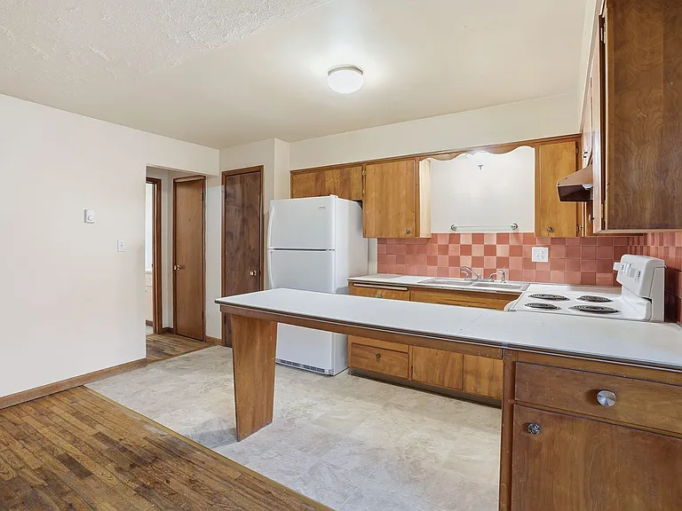 1611 W 8th Ave — Photo 5