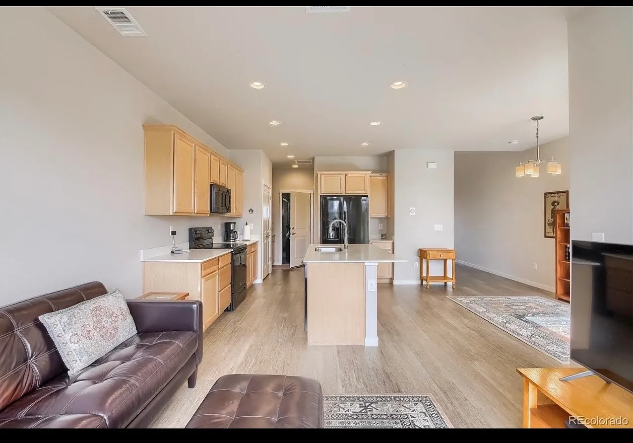 2 bed, 2.5 bath, 1285 sqft, $2,700 — Photo 4