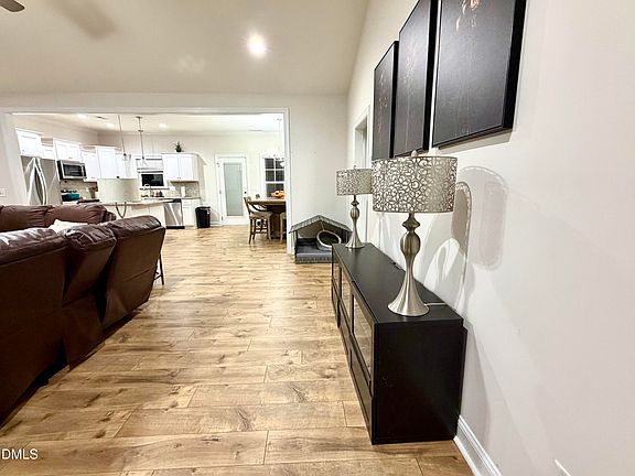 5th image of 228 Ridgemoore Ct