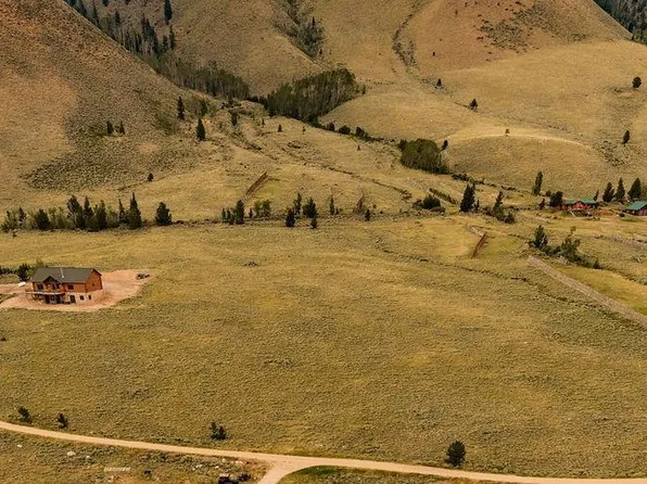 E North Fork Rd, Centennial, WY 82055