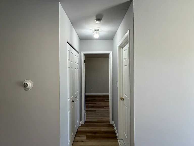 Bedroom/Bathroom Entry Way