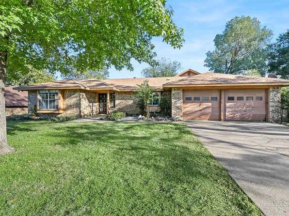 104 NE Clinton St, Burleson, TX 76028