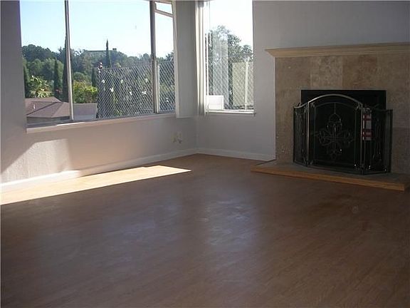 3rd image of 261 Woodridge Dr