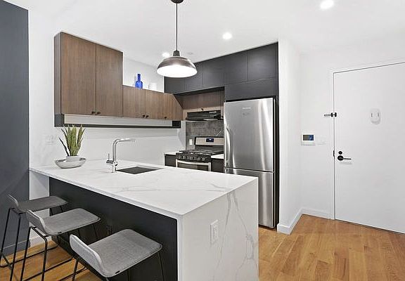 3rd image of 25 E 19th St #33D