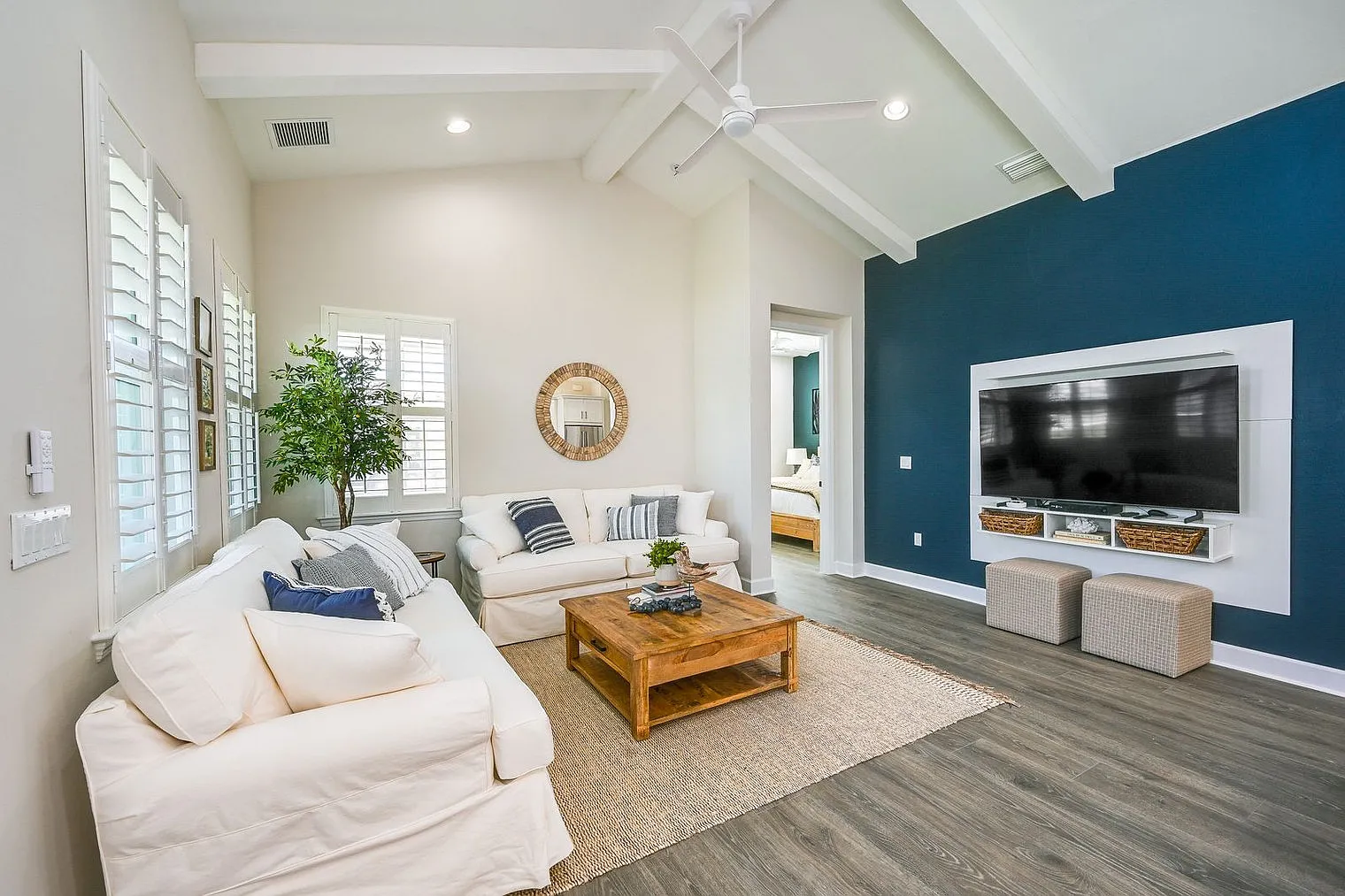 2 bed, 2.0 bath, 1291 sqft, $4,677 — Photo 2