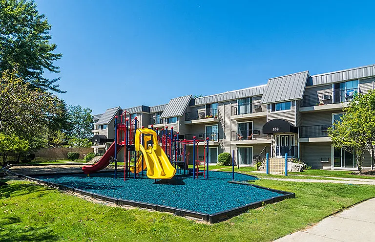 The Lakes at Fountain Square Apartment Homes — Photo 18