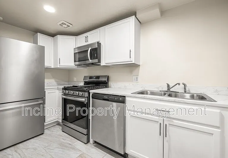 174 W Utah Ave — Photo 5