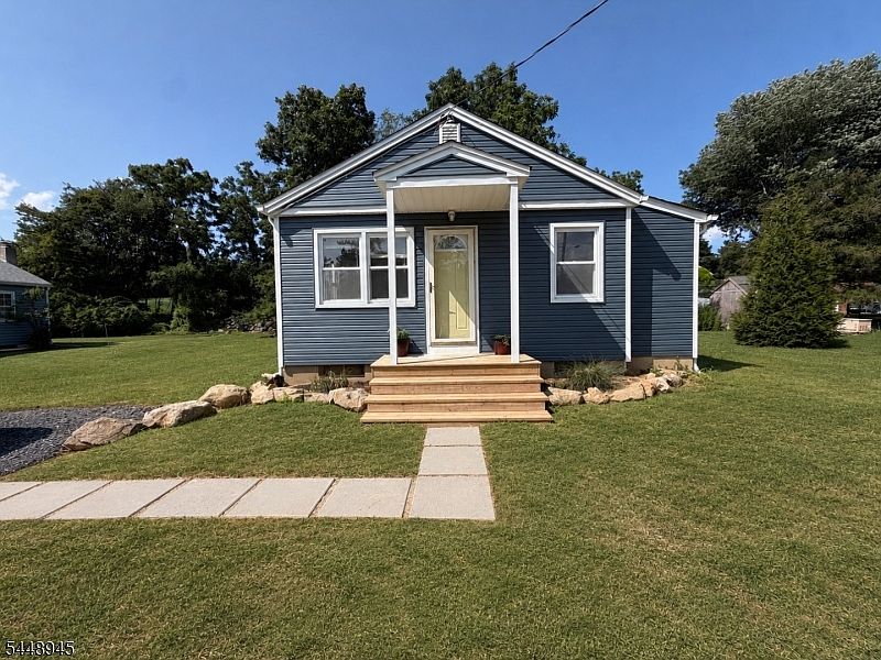 1st image of 6 Maple Ln