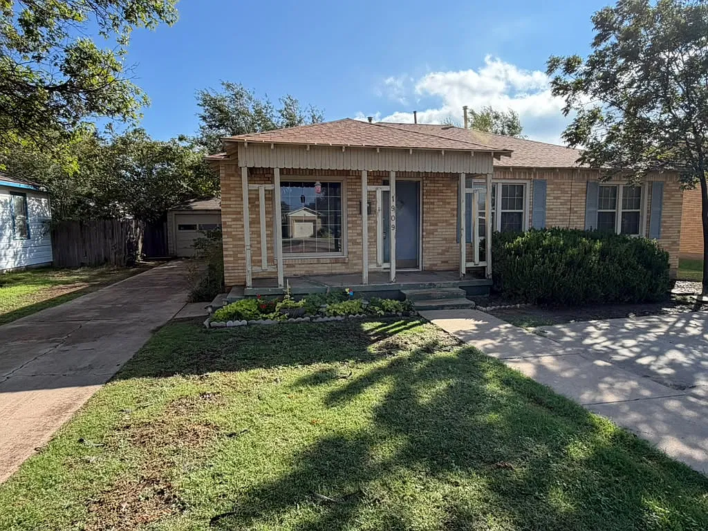 1909 S Milam - 1 — Photo 1