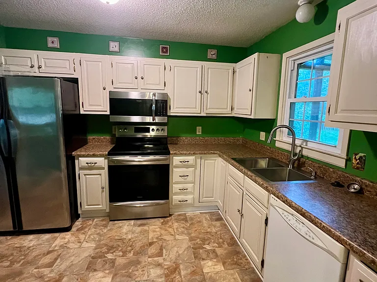 112 Kirk Dr — Photo 4