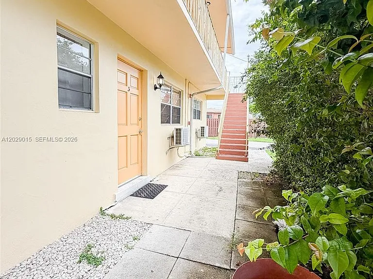 1401 Grant St #3 — Photo 10