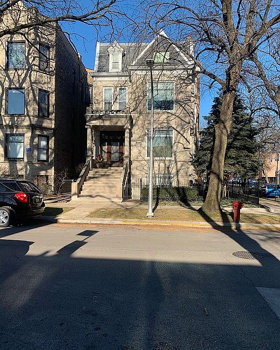 1st image of 1100 W Oakdale Ave