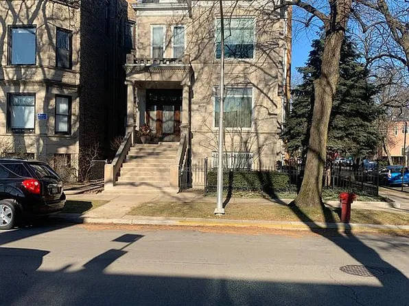 1100 W Oakdale Ave, Chicago, IL 60657
