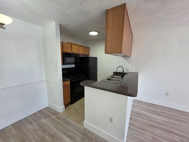 220 Lake Parsons Grn #105 — Photo 9