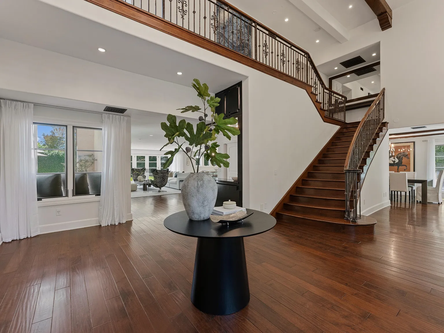 6 bed, 6.5 bath, 4303 sqft, $45,000 — Photo 3
