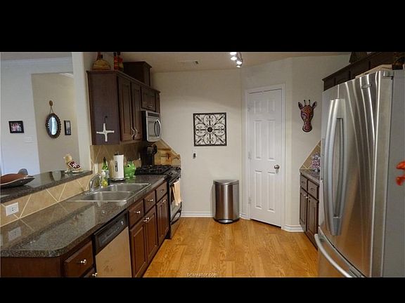 4th image of 926 Whitewing Ln