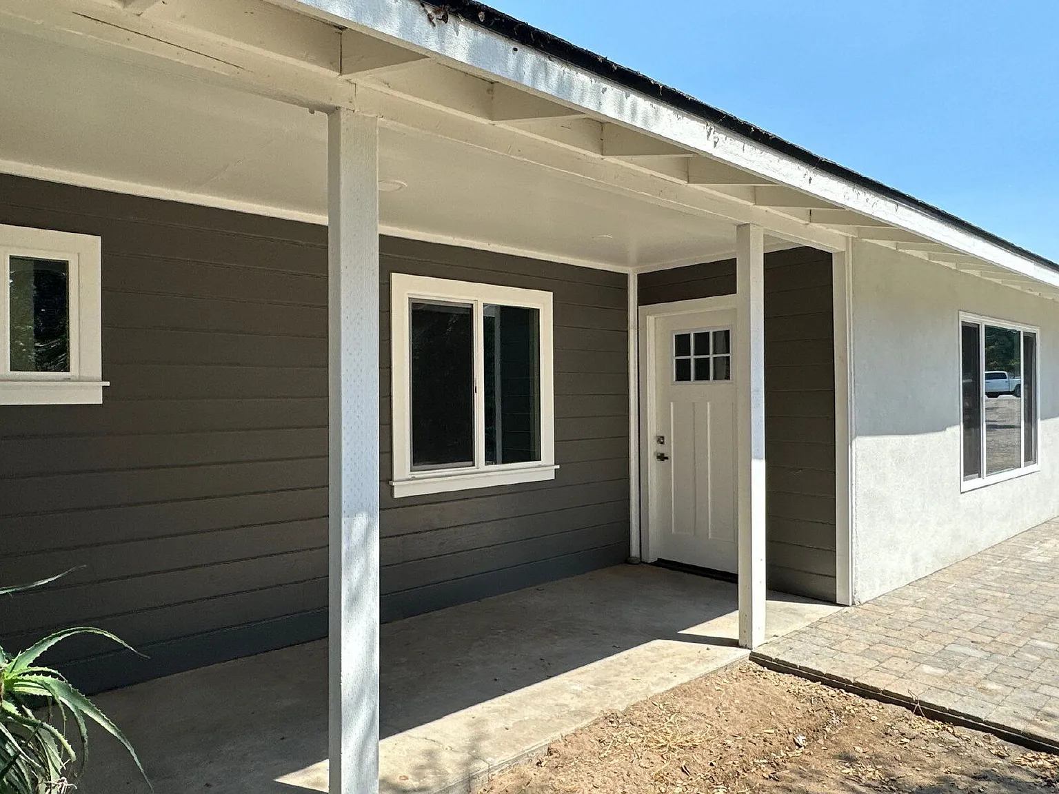 4 bed, 2.0 bath, $4,200 — Photo 2