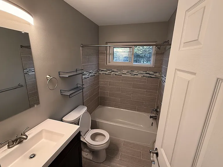101 N Holcomb Rd — Photo 16