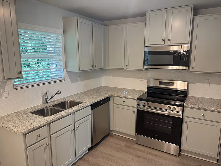 7254 Crestside Dr — Photo 5