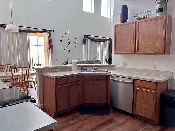 3rd image of 243 Abbotsbury Dr