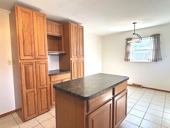 4th image of 503 W Park St