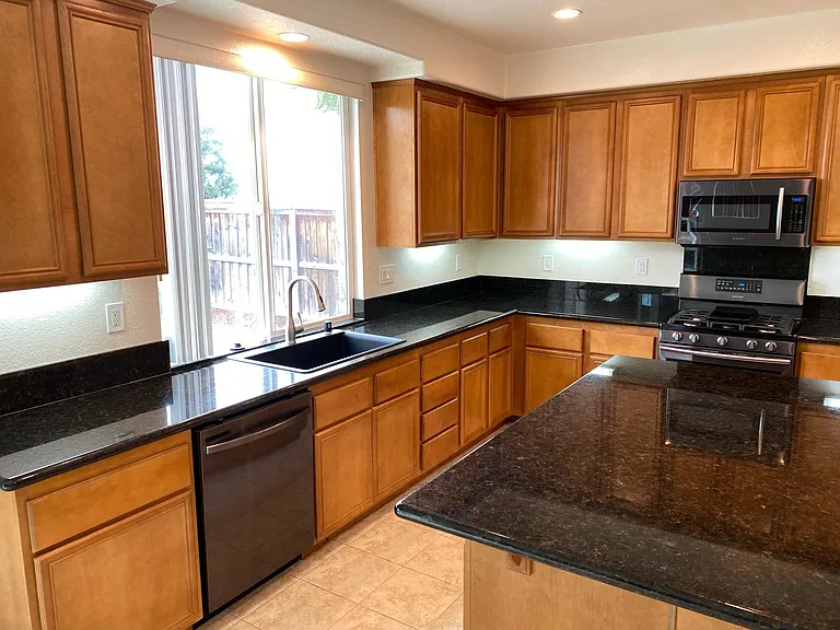 375 Northwood Ave — Photo 14