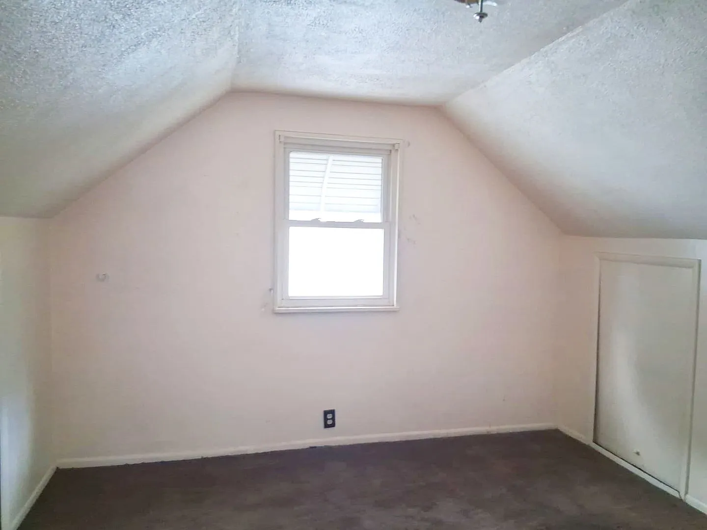 3 Bed 1 Bath Single Family Home! — Photo 3