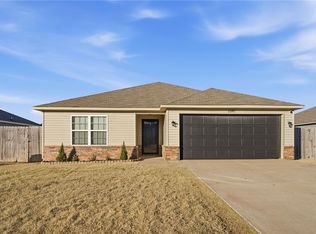 1540 Scotland Dr, Centerton, AR 72719