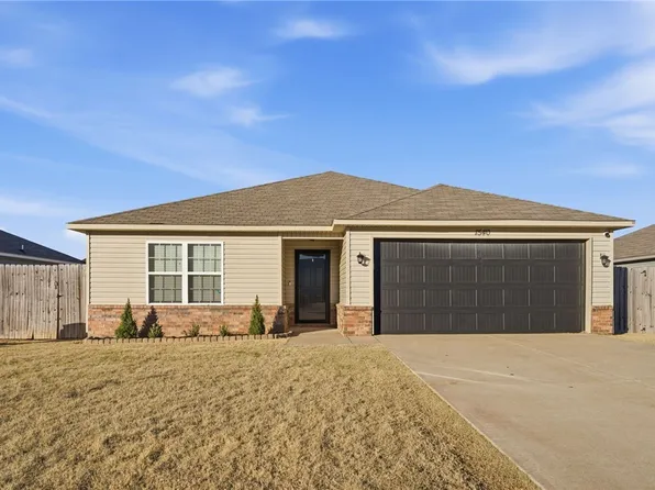 1540 Scotland Dr, Centerton, AR 72719