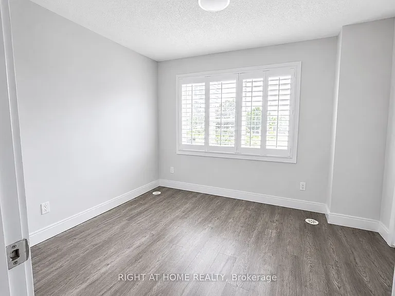 330 Village Green Sq #41 — Photo 21