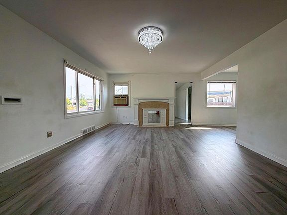 4th image of 4015 N Ash St