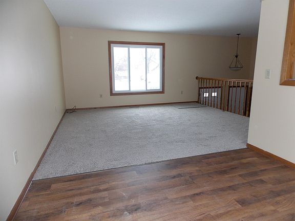 4th image of 2412 Crestmount Ln