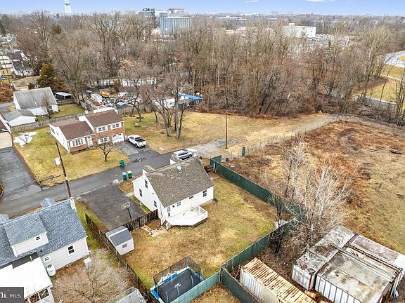 5th image of 29 3rd St