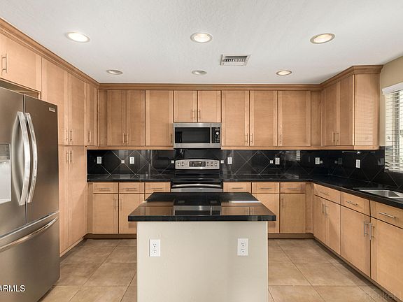 5th image of 815 E ROSE Lane #129