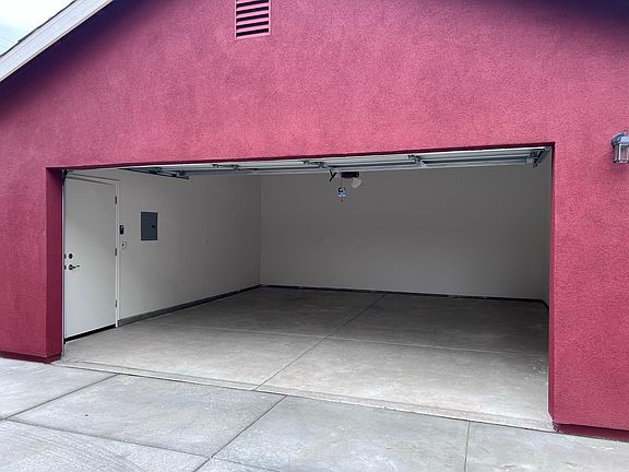 4th image of 5442 Malibu Palm Ct