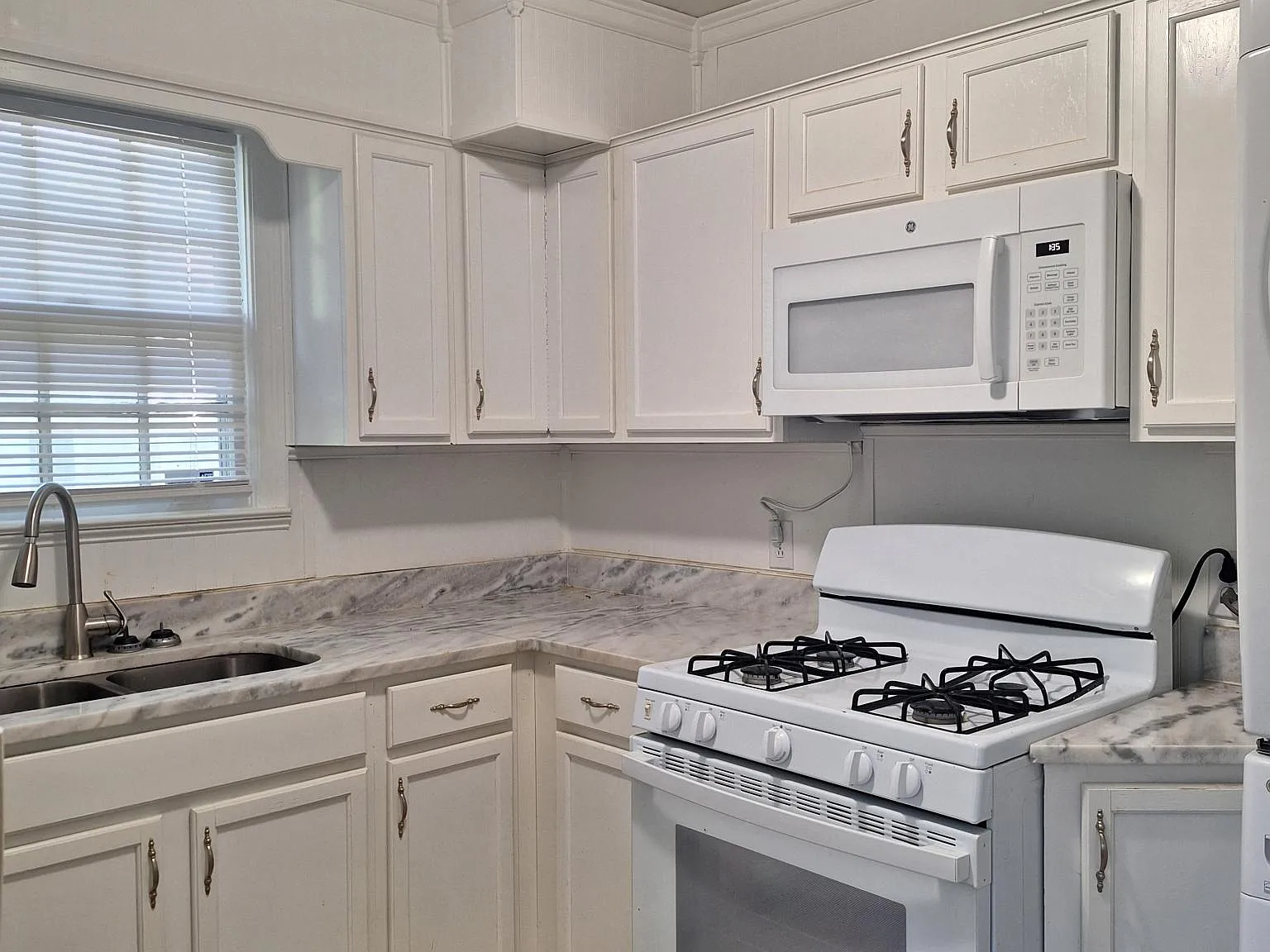 2 bed, 815 sqft, $1,200 — Photo 2