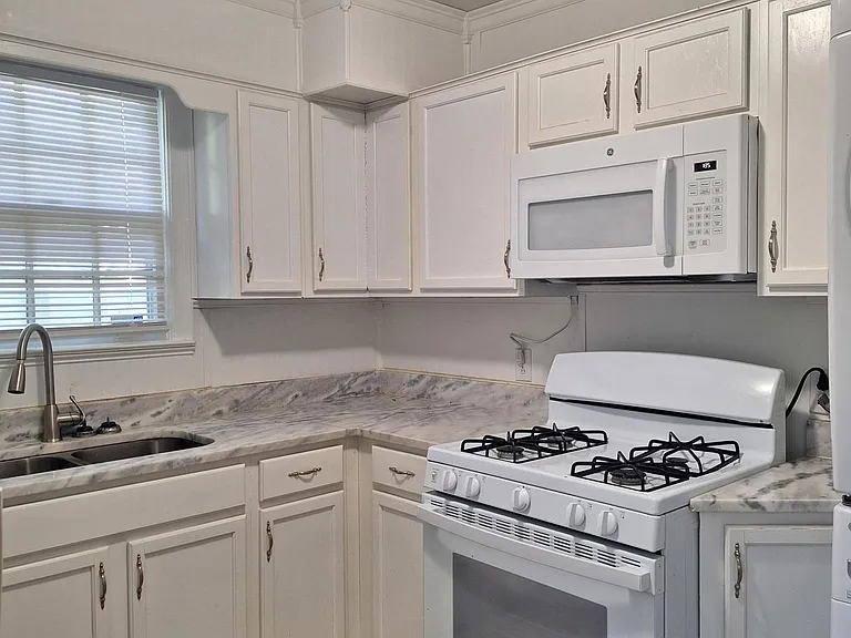731 S Graham St — Photo 2